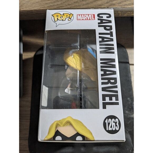 NEW - FUNKO POP MARVEL - CAPTAIN MARVEL BOBBLE HEAD - Picture 3 of 6